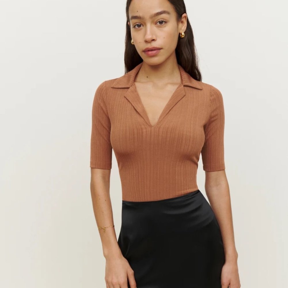 Reformation Thomas Top (Short Sleeve Knit) in Mocha
